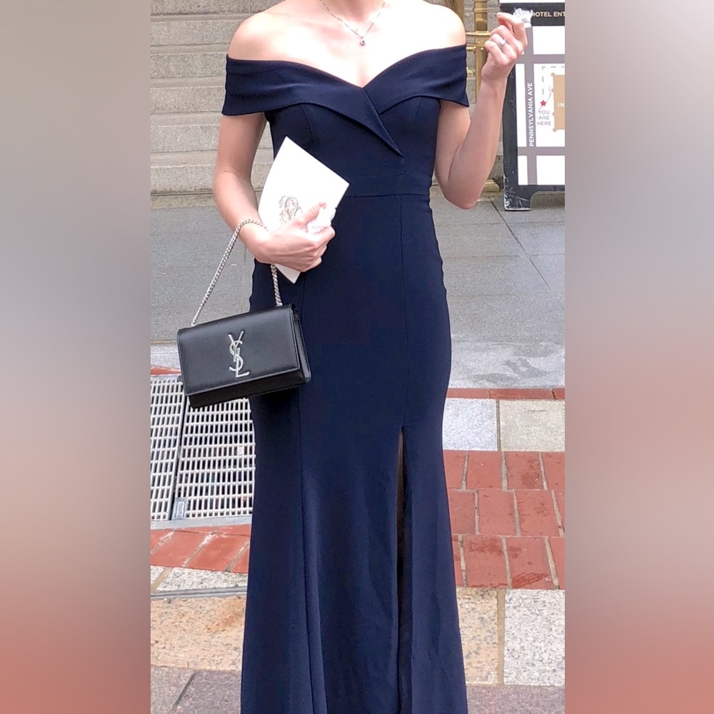 Aqua Dresses elegant navy blue off the shoulder gown - Size 2 - black tie